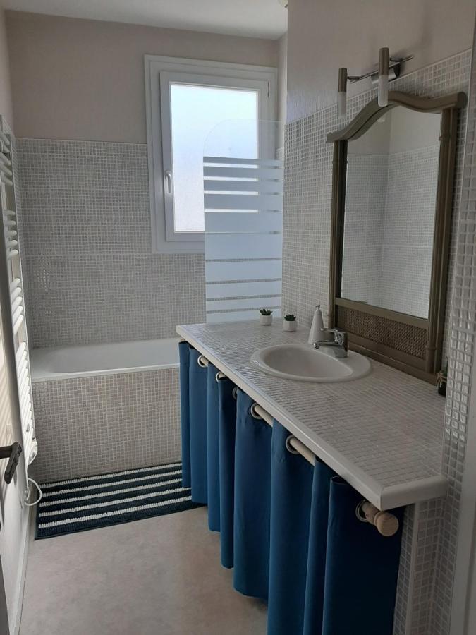 Appt cosy 65 m2 coeur de ville à 150 m de la plage Royan Exterior foto