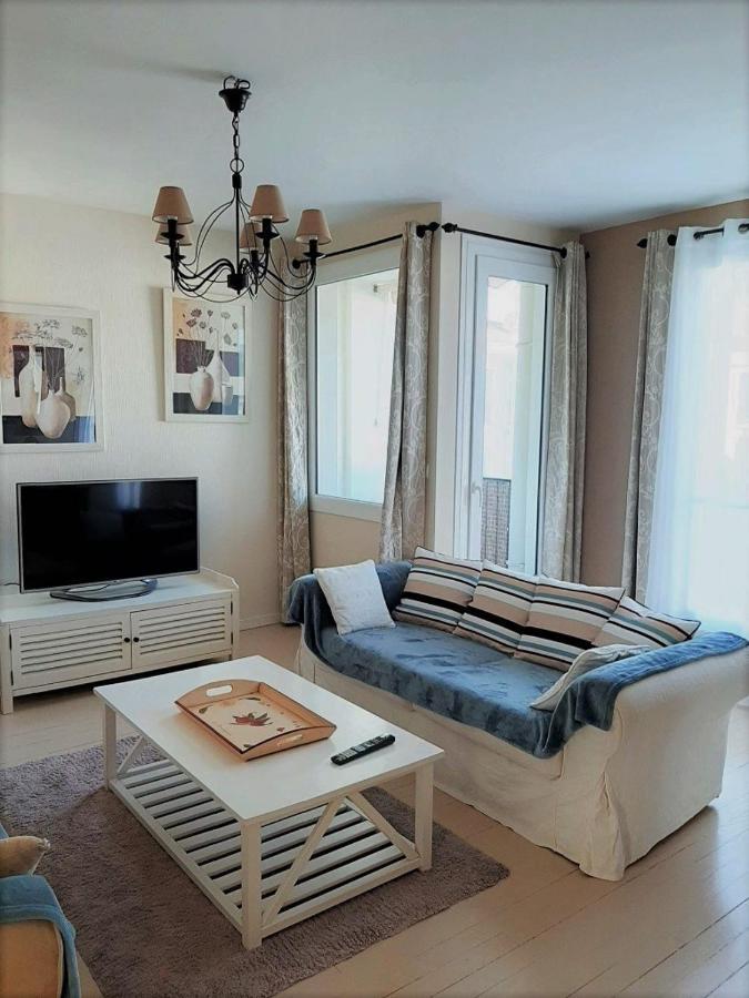 Appt cosy 65 m2 coeur de ville à 150 m de la plage Royan Exterior foto